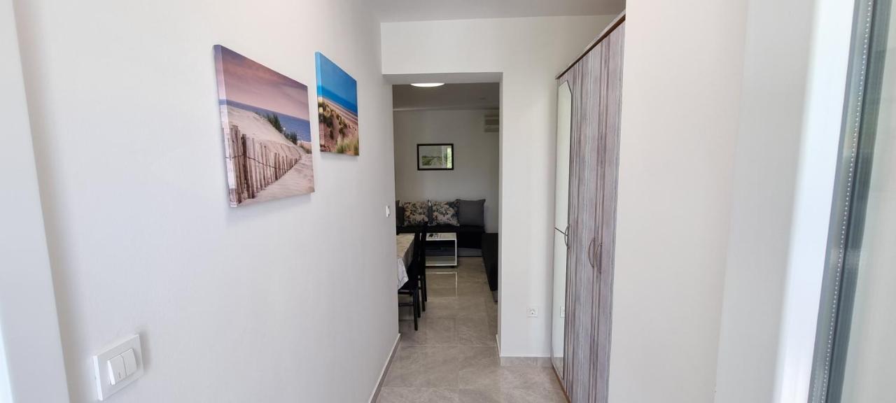 Apartment Tonci Novalja Exterior photo