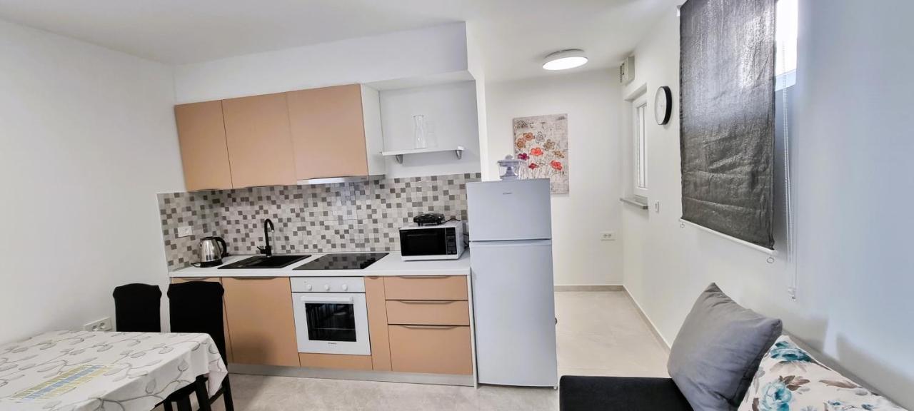 Apartment Tonci Novalja Exterior photo