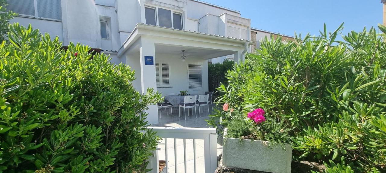 Apartment Tonci Novalja Exterior photo